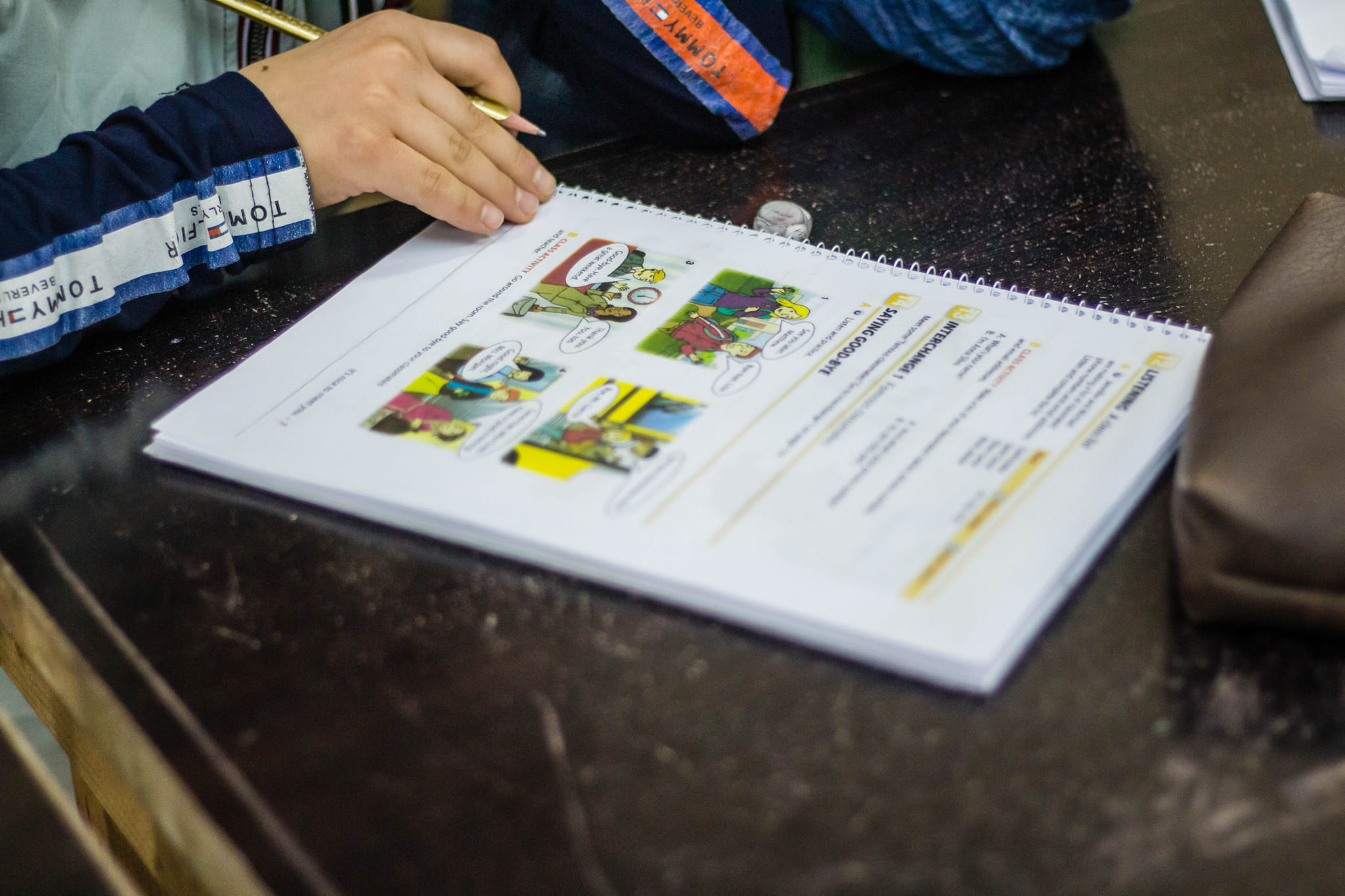 من دورات مركز التدريب المهني التابع لجمعية إنعاش الفقير الخيرية في التل